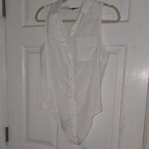 Timing White Sleeveless Button-Front Tank Top